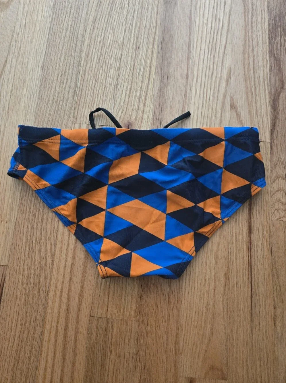 Sporti men swim